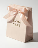 Sac cadeau Emmalee Jewelry rose poudré noué d'un ruban satiné